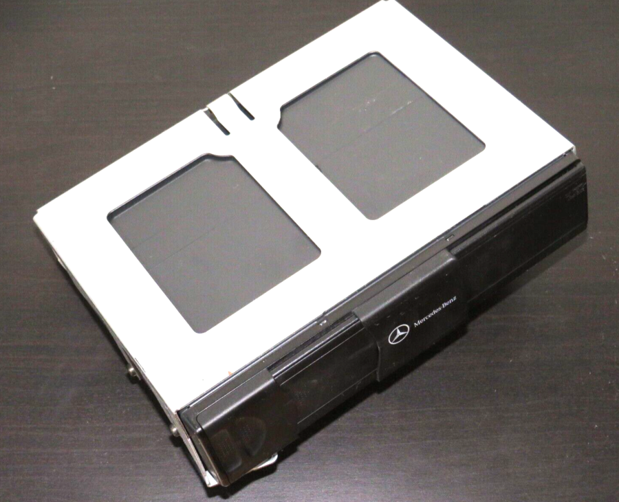 Cambiador de CD MERCEDES-BENZ R230 A2208274642 A0028206289 A 002 820 62 89