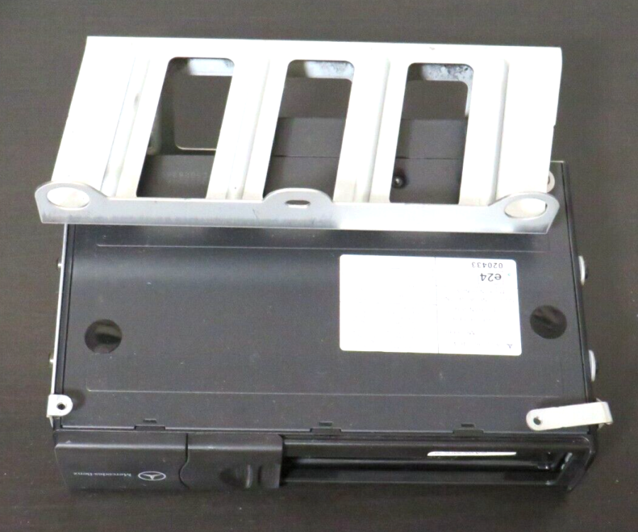 Cambiador de CD MERCEDES-BENZ R230 A2208274642 A0028206289 A 002 820 62 89 - Imagen 4
