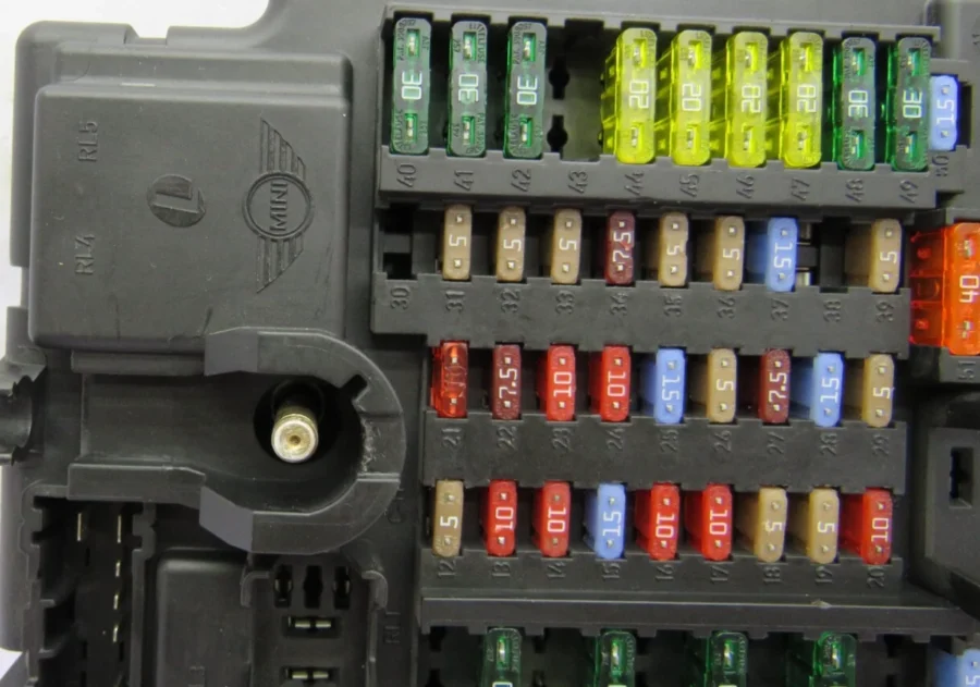 MINI COOPER Fuse Box 6135345552701 61.35 3455527-01 519398093 09046720 - Image 7