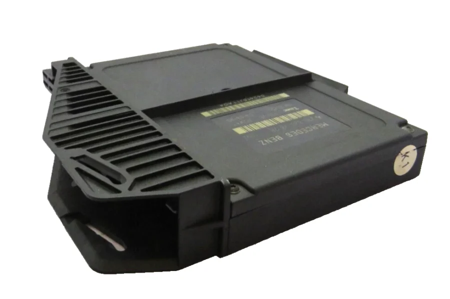 Engine Control Unit MERCEDES-BENZ E-CLASS 2108203826 210 820 38 26 335626 - Image 3
