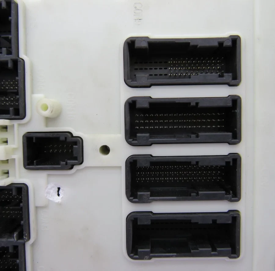 Fuse Box BMW 3 SERIES F30 F31 6135931568001 61.35 9315 680-01 931568001 - Image 6