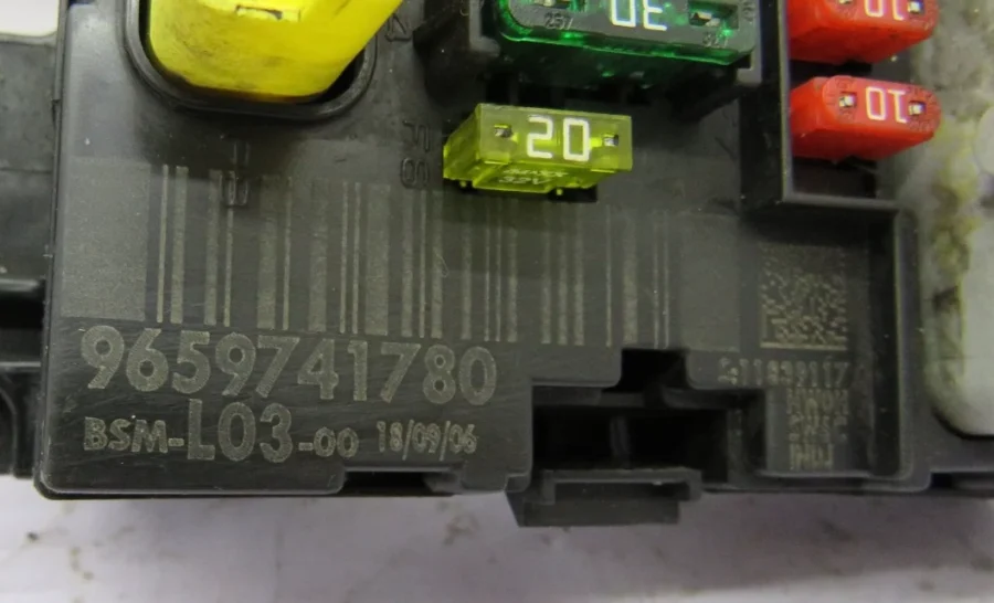 Caja de Fusibles PEUGEOT/CITROEN 9659741780 BSML0300 BSM-L03-00 - Imagen 7