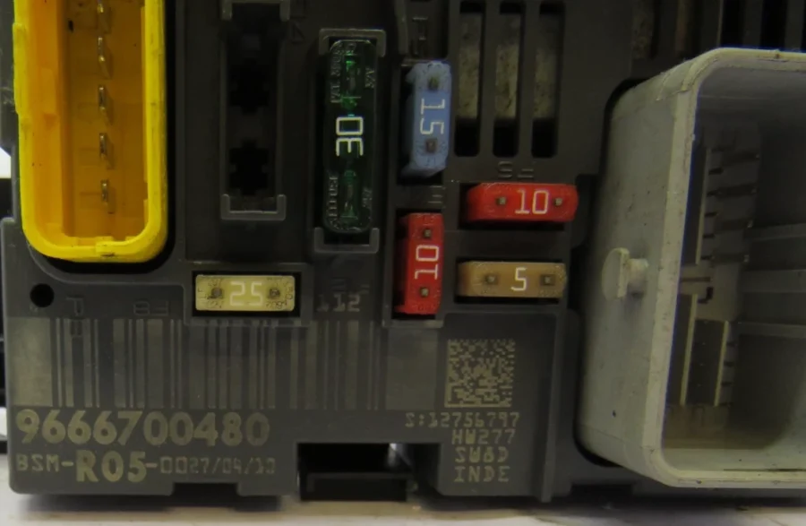 PEUGET/CITROEN Fuse Box 9666700480 BSMR0500 BSM-R05-00 - Image 7