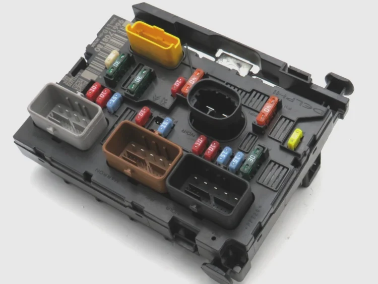 PEUGEOT/CITROEN Fuse Box 9661708180 BSML1000 BSM-L10-00 WARRANTY
