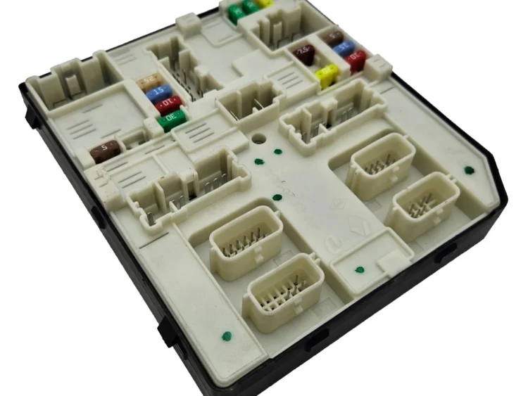 RENAULT Fuse Box (MEGANE III, SKENIC III) 284B62069RA 284B62069R--A