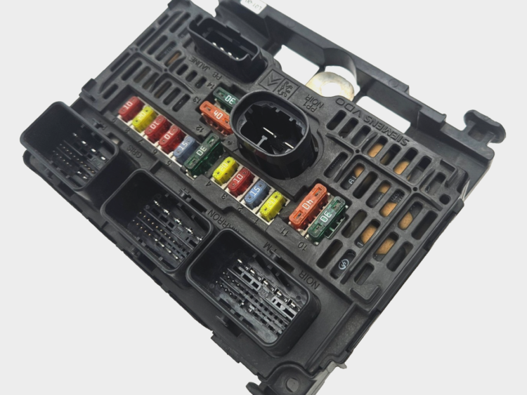 Caja de Fusibles PEUGEOT/CITROEN 9661682580 BSML0100 BSM-L01-00 S118983001O