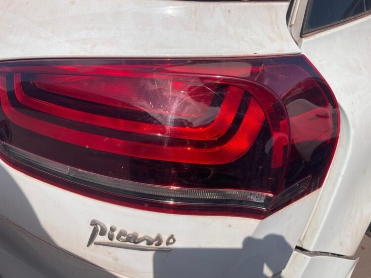 Piloto Trasero Derecho CITROEN C4 21023302R  210.233-02 R GARANTIA