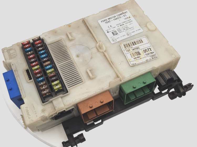 Caja de Fusibles FORD MONDEO 7G9T14A073DC 7G9T-14A073-DC 3659A-F01125TP GARANTIA