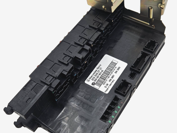 Caja de Fusibles MERCEDES-BENZ CLASE C W203 2035450701 5DK00797420 GARANTIA