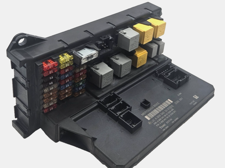 Caja de Fusibles MERCEDES-BENZ SPRINTER A9065453001 A9065450601 A9064420600