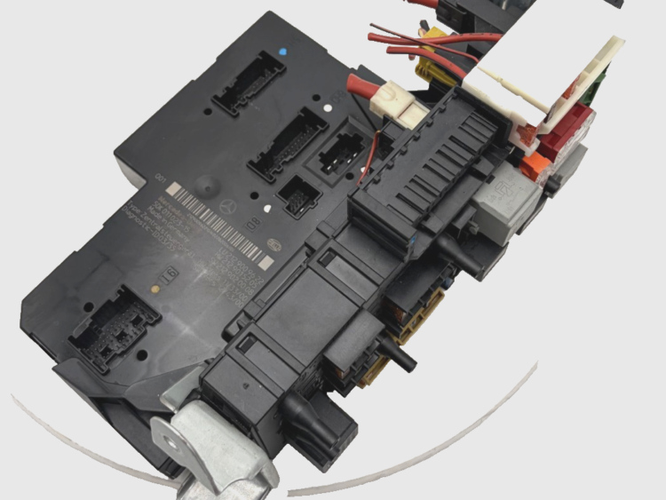 Caja de Fusibles MERCEDES-BENZ CLASE E W212 2129009622 2129015205 5DK01102315