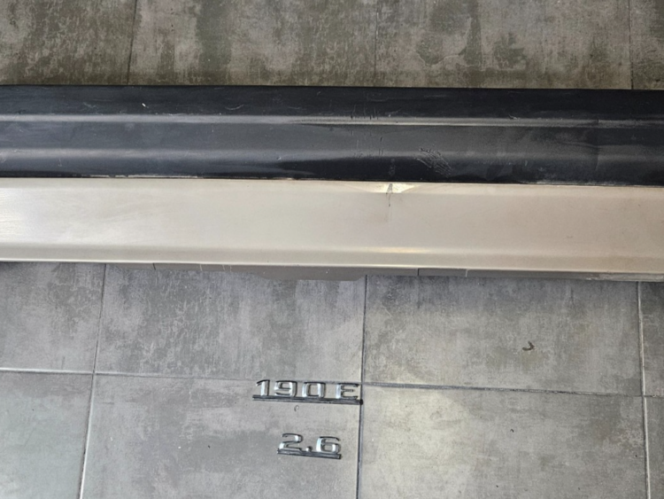 Moldura Protectora de la Puerta Delantera Izquierda MERCEDES W201 2018801871